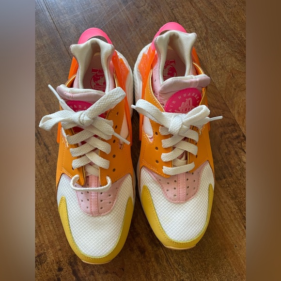 Nike Women's Air Huarache Summit White/Hyper Pink-Solar Flare - Picture 1 of 4